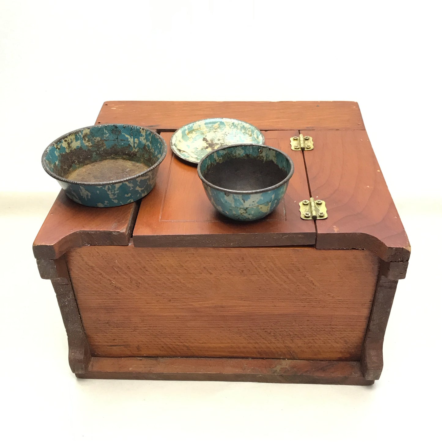 Wooden Mini Dry Sink with Enamel Dishes