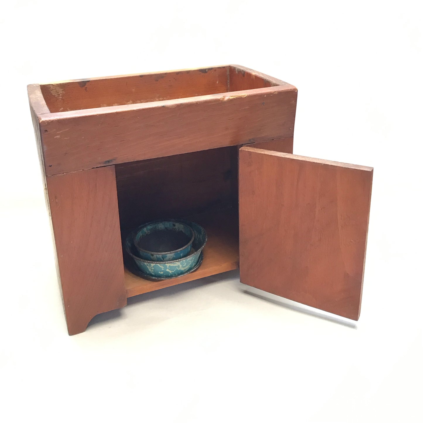 Wooden Mini Dry Sink with Enamel Dishes