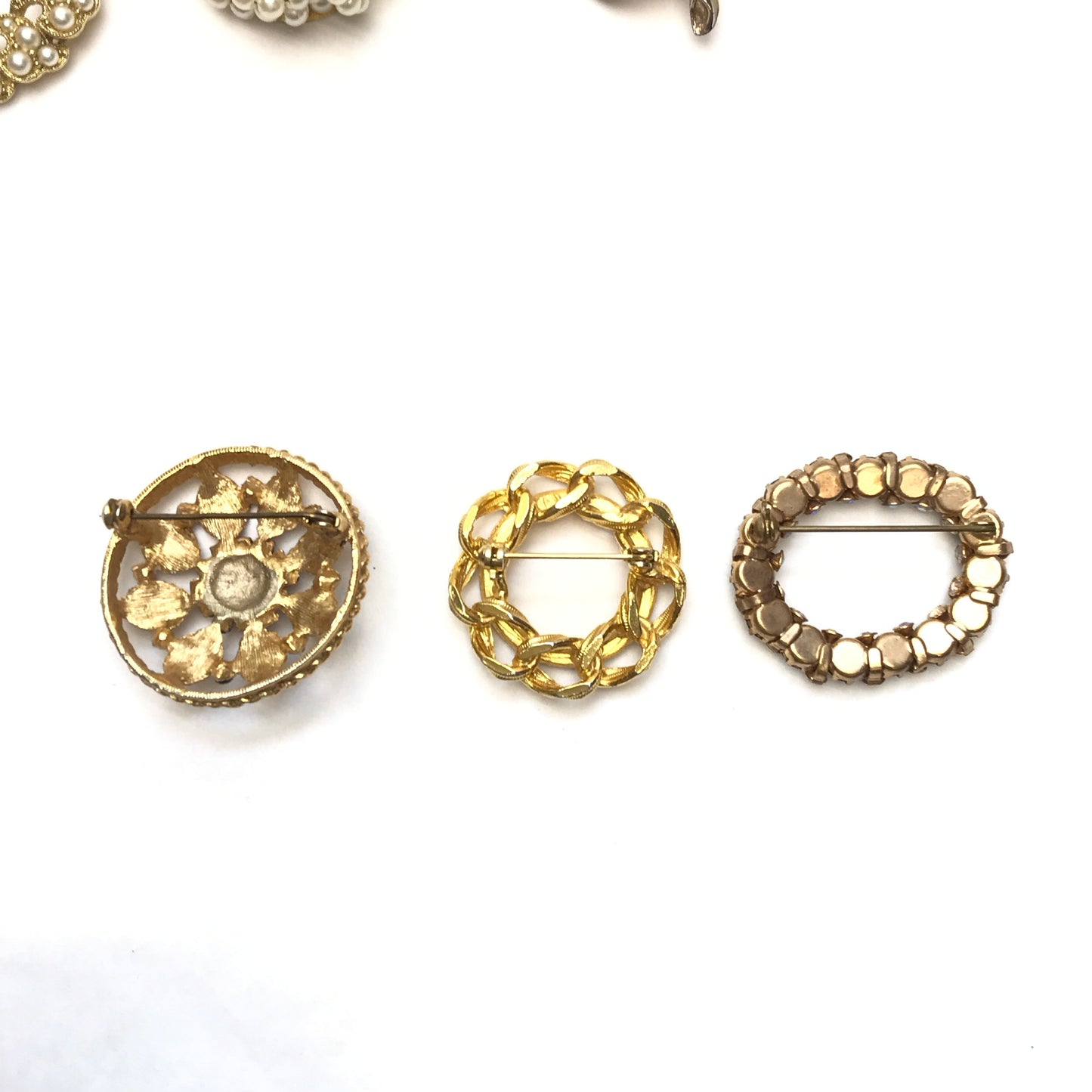 Lot Vintage Brooches, Various Sizes and Shapes, Textured Metal, Faux Pearls,Rhinestones