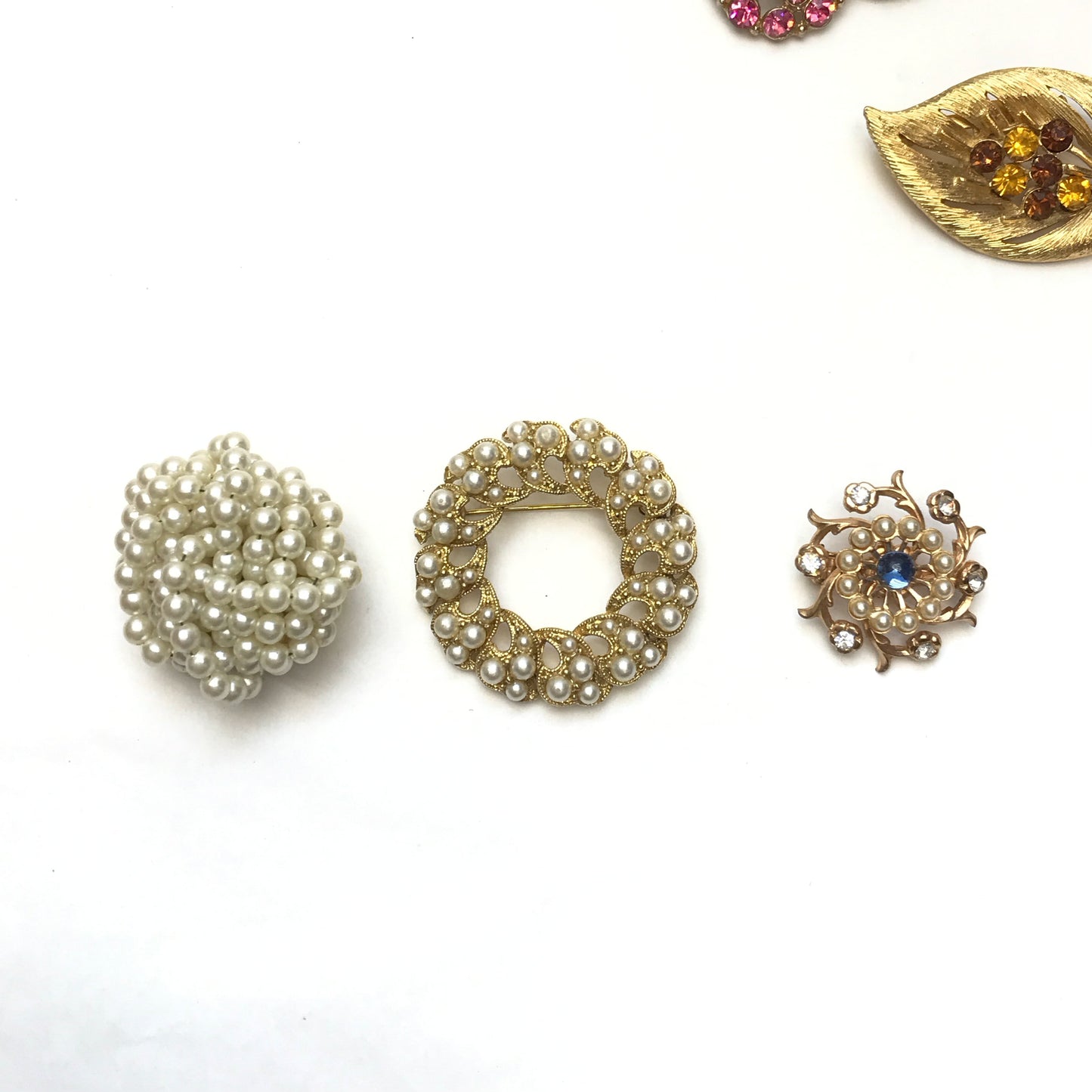 Lot Vintage Brooches, Various Sizes and Shapes, Textured Metal, Faux Pearls,Rhinestones