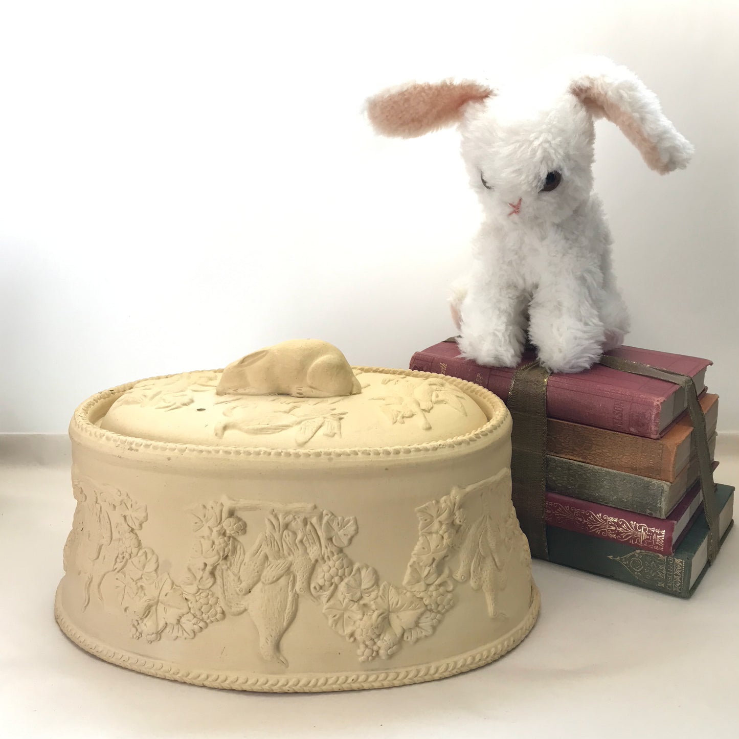 Caneware Hare Game Pie Dish with Rabbit Finial on Lid, Baking Tureen, Antique Casserole Dish