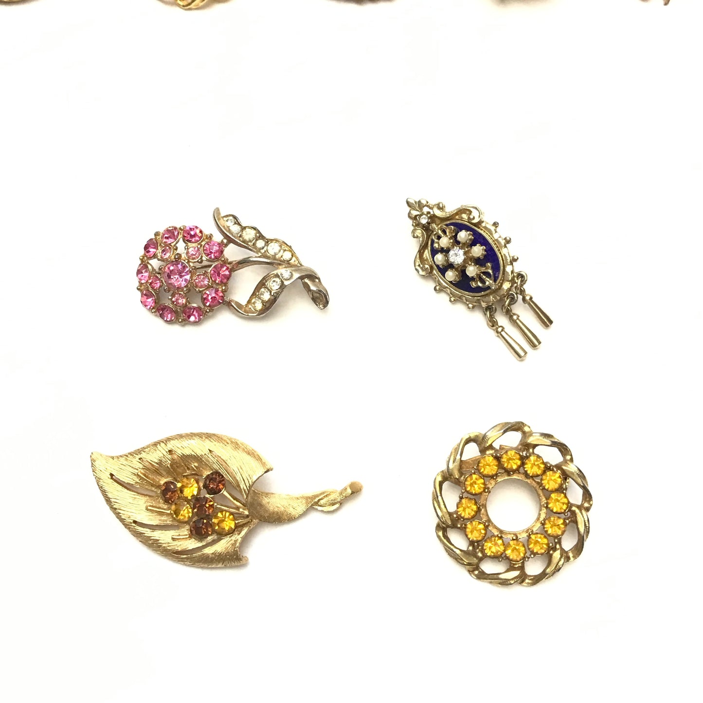 Lot Vintage Brooches, Various Sizes and Shapes, Textured Metal, Faux Pearls,Rhinestones