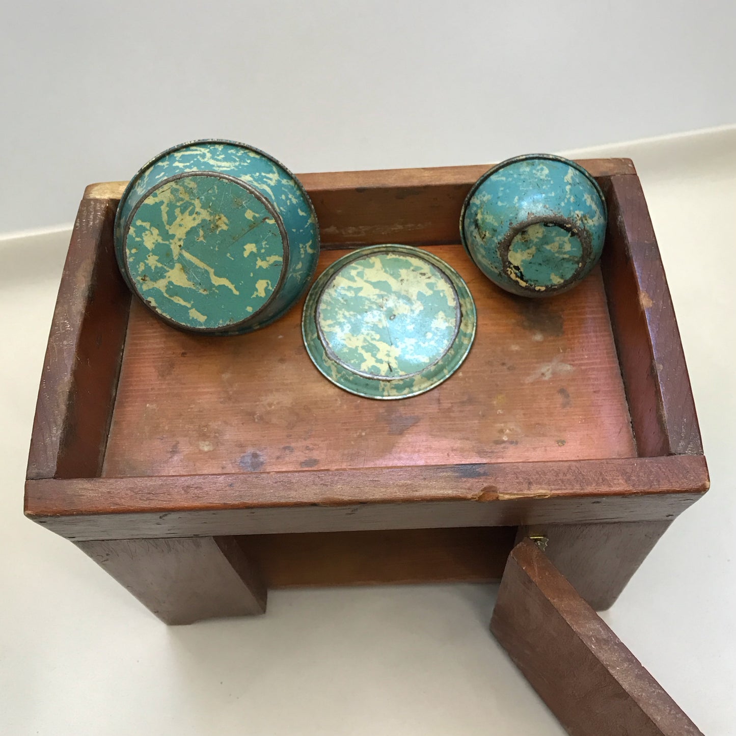 Wooden Mini Dry Sink with Enamel Dishes