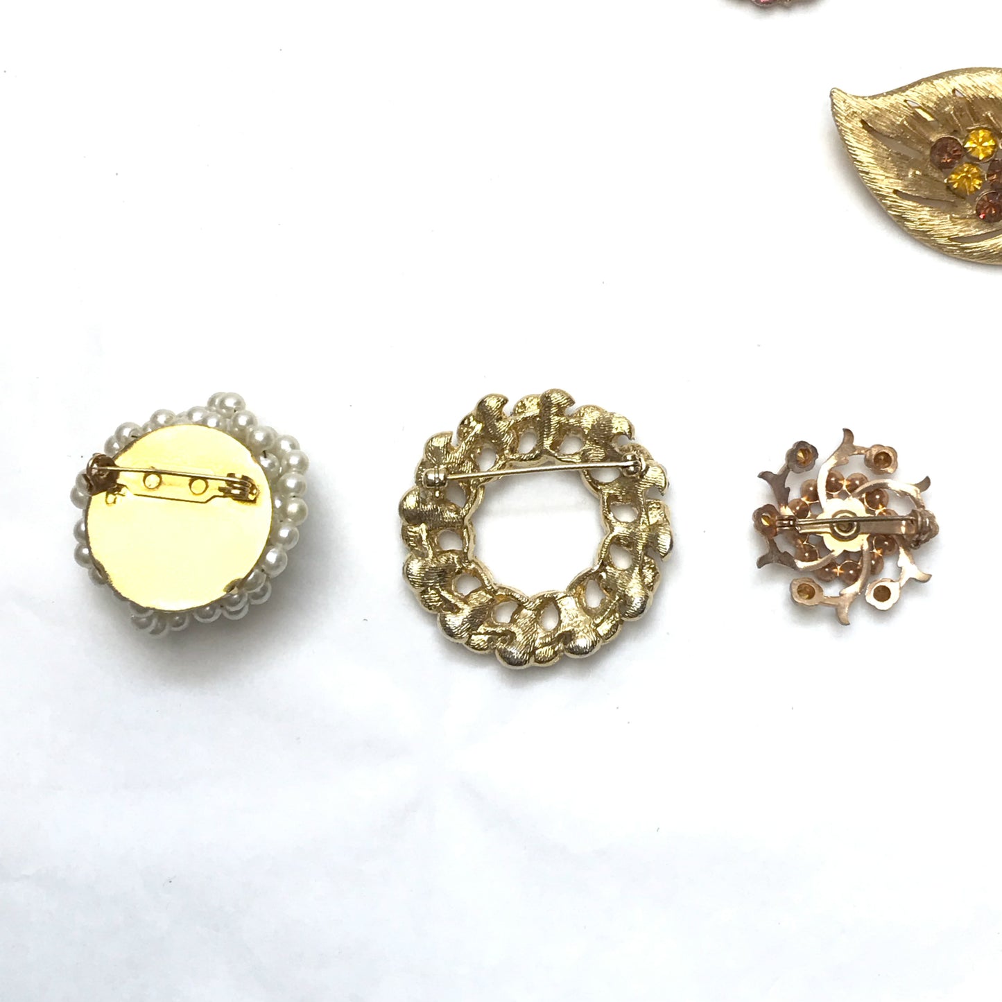 Lot Vintage Brooches, Various Sizes and Shapes, Textured Metal, Faux Pearls,Rhinestones