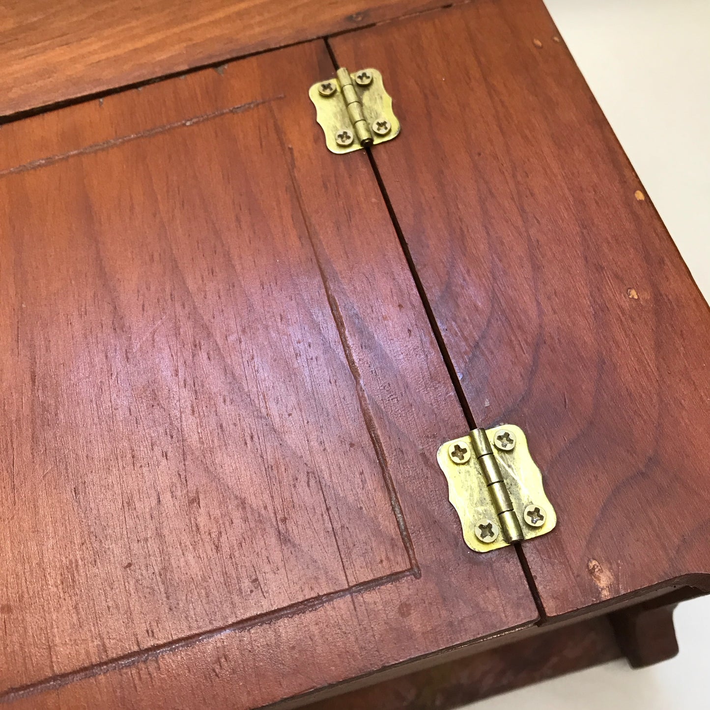 Wooden Mini Dry Sink with Enamel Dishes