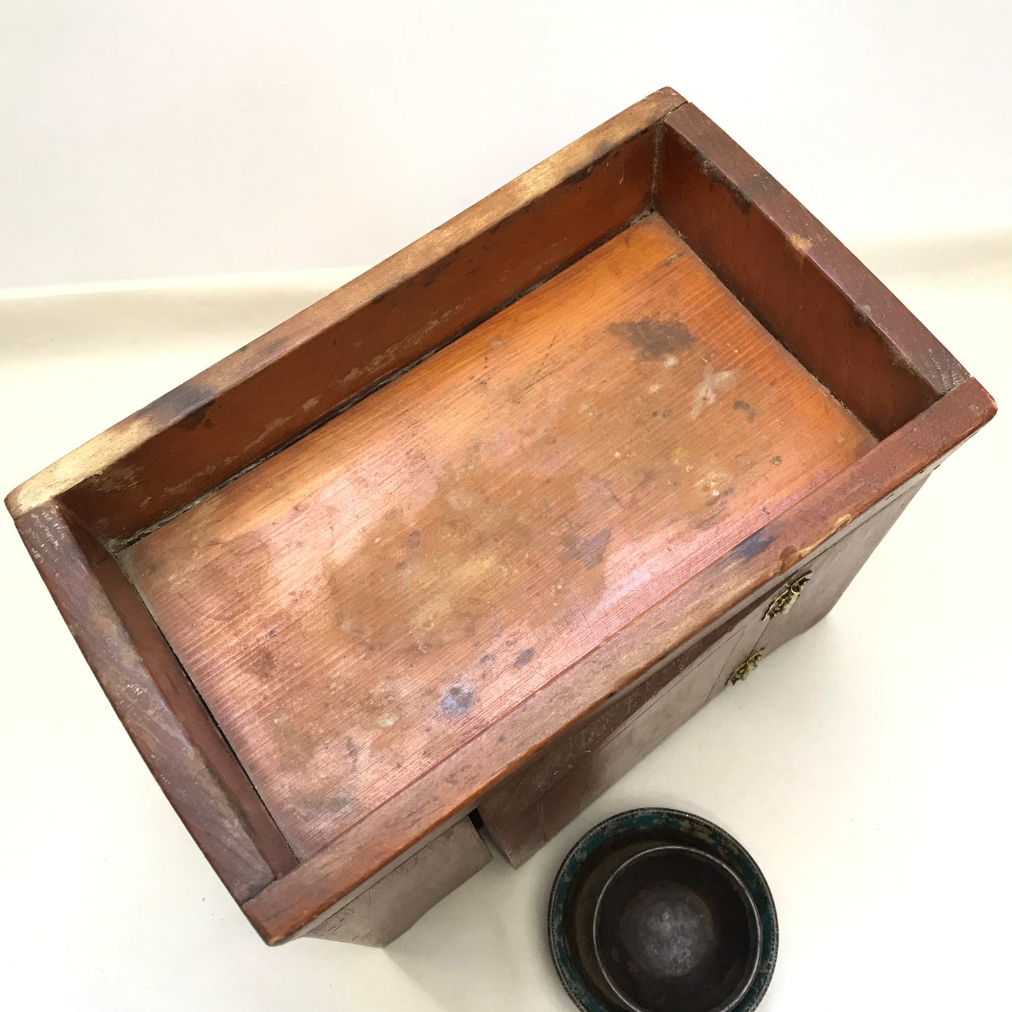 Wooden Mini Dry Sink with Enamel Dishes