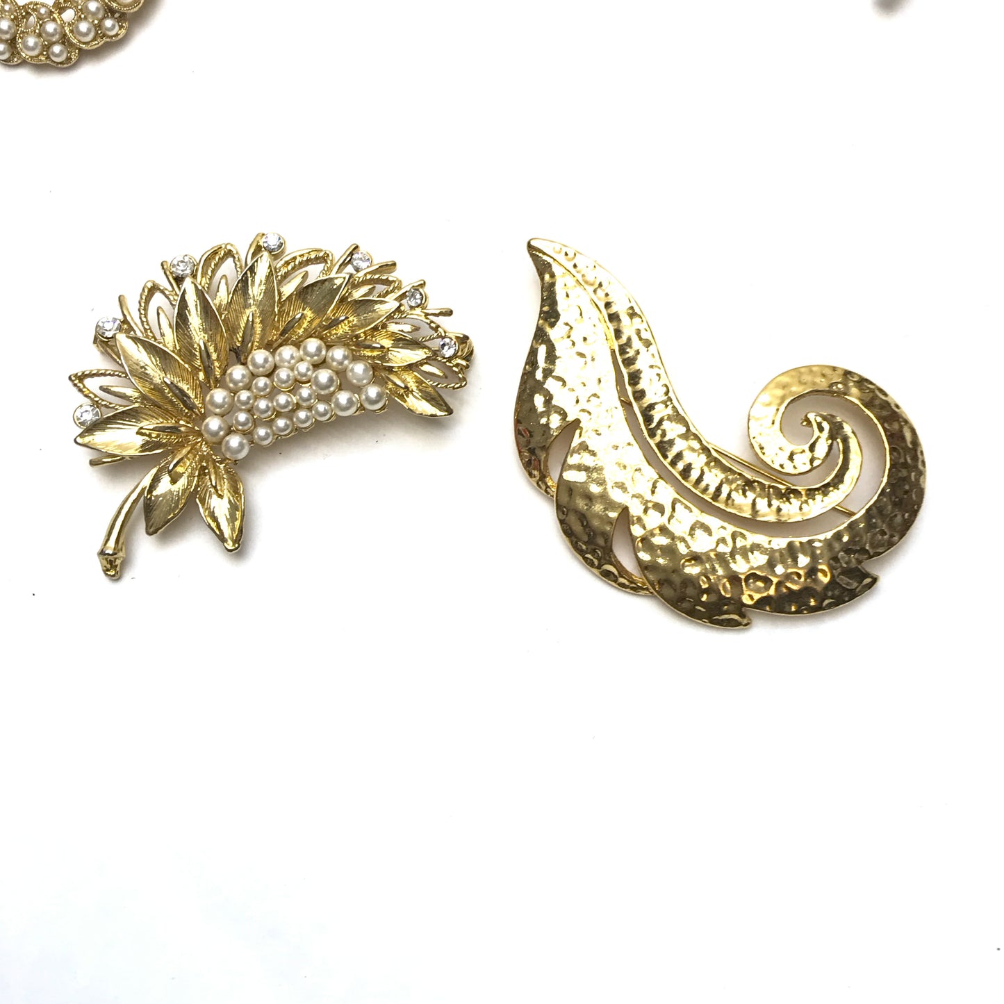 Lot Vintage Brooches, Various Sizes and Shapes, Textured Metal, Faux Pearls,Rhinestones