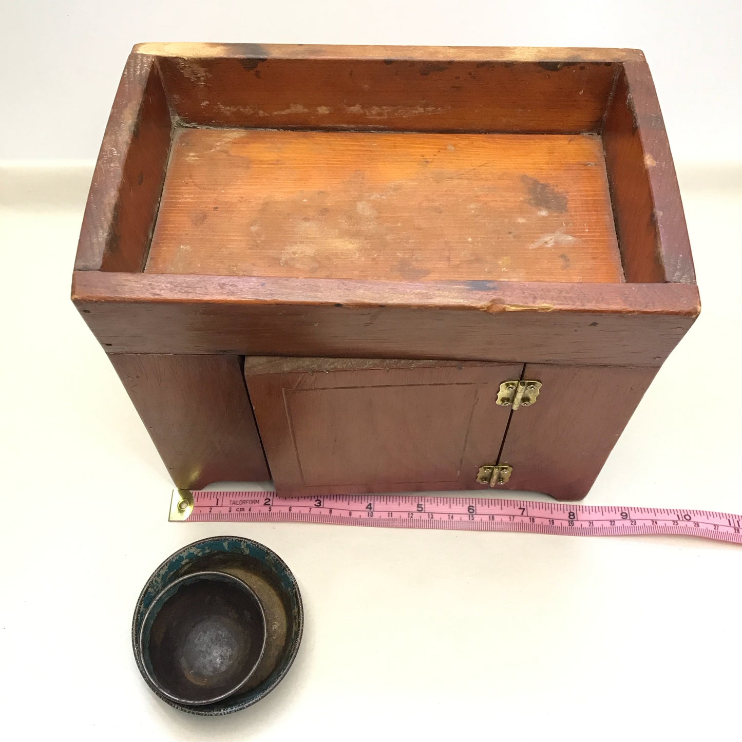 Wooden Mini Dry Sink with Enamel Dishes